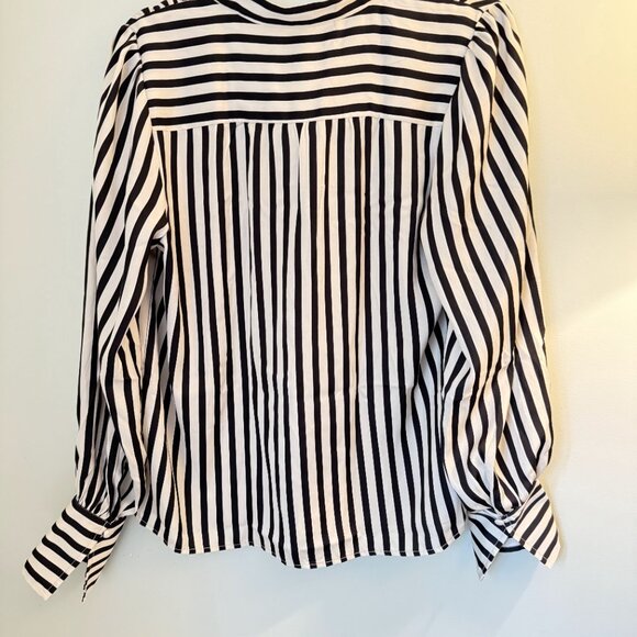 NWT Banana Republic Blouse Top Ivory/Black Striped V Neck Pullover - Picture 2 of 4